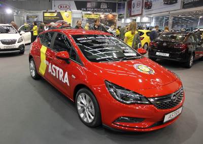  Opa! "Opel astra" – 700 (sedamsto) km/h – u gradu! 