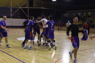  RK Borac m:tel slavi šampionstu titulu! (VIDEO) 