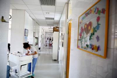  Posle potresnog pisma devojčica u bolnici 