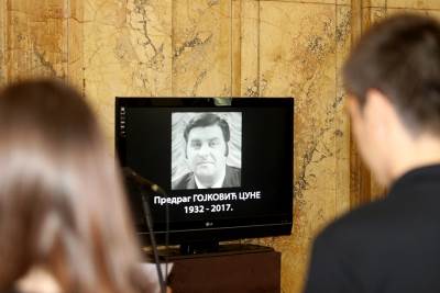  Sahranjen uz pesmu "Kafu mi draga ispeci" 