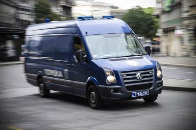  Skandal: Pijani policajci i maloletnica u marici! 