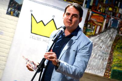  "Opet sin... neće da se baci" 