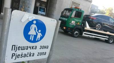  Parkirao u pješačkoj zoni pa udario u autobus 