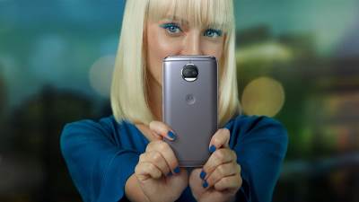  Svi ismevaju iPhone, Motorola ismeva SVE! (VIDEO) 