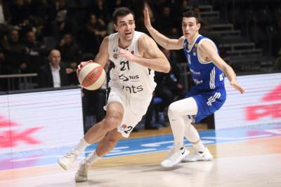  Partizan "juri" Zadar uz pomoć navijača 