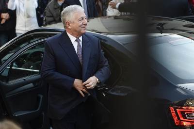  Karađorđevići traže deo Svetog Stefana  