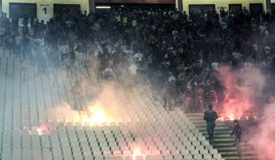  Ne ponovilo se: Na tribini tuča, na travi protest! 