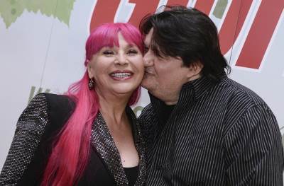  Goli na naslovnici?! (FOTO) 