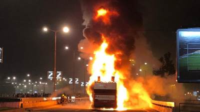  FK-Crvena-zvezda-proslava-titule-zapalio-se-autobus-od-baklji-VIDEO. 
