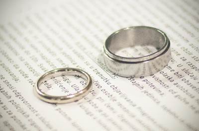  Za starije od 35: Neženje mame novcem u brak 