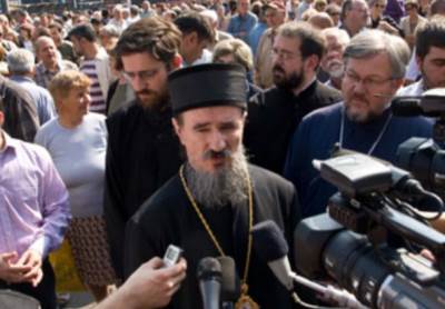  Filaret: Vladika Atanasije me vukao za bradu! 