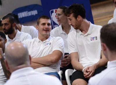  Stigli u Beograd:Greg Popović, Jokić, Stojaković.. 