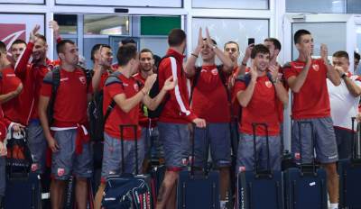  Pesmom dočekani fudbaleri Zvezde! 