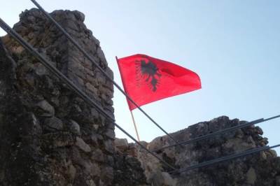  Na tvrđavi kod Ulcinja vijori se albanska zastava! 