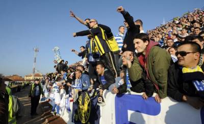  Novi-Pazar-Navijaci-istakli-zastavu-Kosova-zvizdali-himni-Boze-pravde 