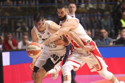  Crvena-zvezda-promenila-dresove-u-derbiju 