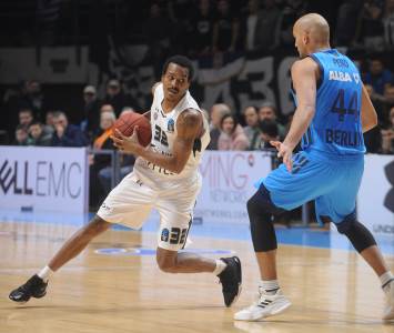  Renfro razigrao Partizan, za prvu Top 16 pobedu! 