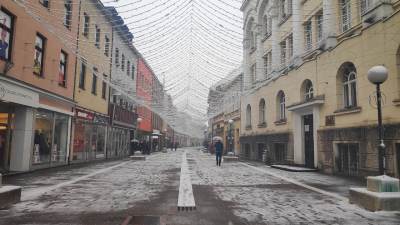  Oblačno i suvo, slab snijeg na planinama 