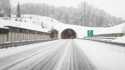  Snijeg u većini krajeva BiH, saobraćaj otežan 