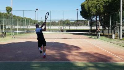  FK-Partizan-pripreme-Antalija-2019-Bata-Mirkovic-i-Gordan-Petric-igraju-tenis-VIDEO 