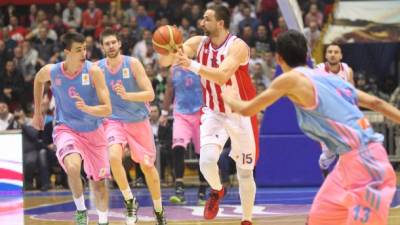  Zvezda - Mega: I košarka i pomoć! 