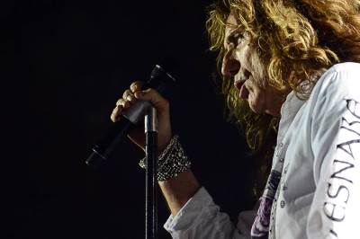  Hit dana: Whitesnake - "Shut Up & Kiss Me" 