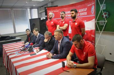  Konferencija za novinare vaterpolista Zvezde i Nebojse Covica nakon napada u Splitu 