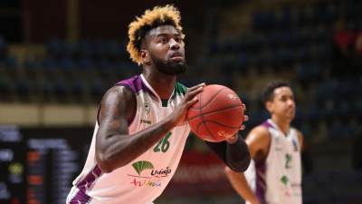  Matijas-Lesor-zakucavanje-za-pobedu-Unikahe-protiv-Albe-cetvrtfinale-Evrokup 