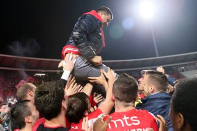  Vladan Milojević "punog srca" na rukama igrača (VIDEO) 