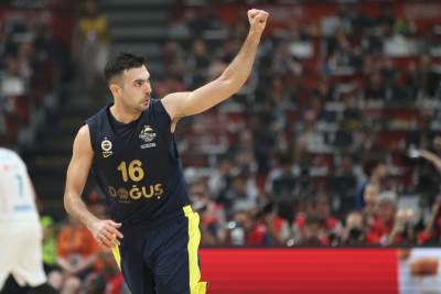  Fenerbahče Kostas Slukas potpisao novi ugovor 