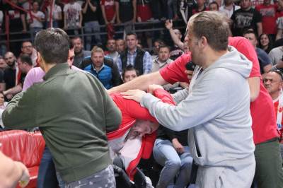  FOTO: Tuča zvezdaša kraj terena, jedan povređen! 