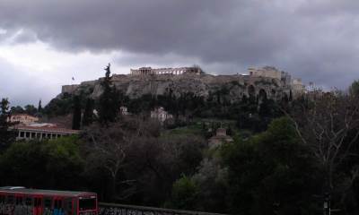  Grom udario u Akropolj, ima povređenih 