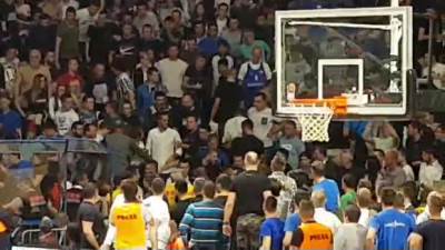  ABA finale - Huligani napali igrače Zvezde u Morači 