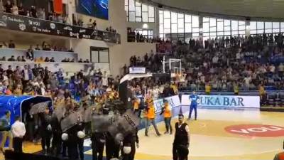  ABA finale - Budućnost - Zvezda - Igrači pod policijskom pratnjom 
