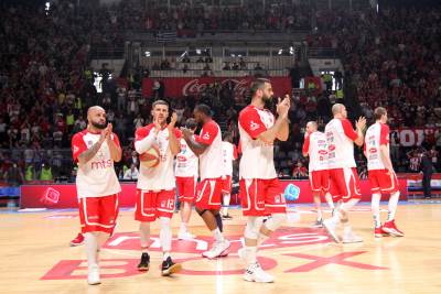  Zvezda precrtala trojicu stranaca 