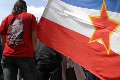  Ulcinj: Cijela plaža ustala na himnu SFRJ "Hej Sloveni"   
