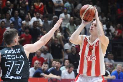  Zvezda vodi 1:0, Davidovac i Dobrić rešili trojkama 