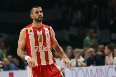  Branko-Lazic-potpisao-ugovor 