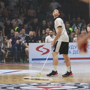  Kisa-u-Pioniru-Prokisnjavala-hala-na-derbiju-Partizan-Zvezda 