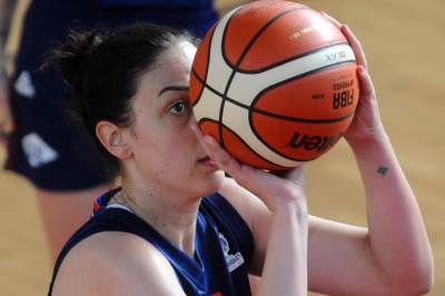  Jelena-Milovanovic-Bruks-trojka-sa-centra-terena 