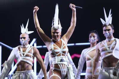  "Mlade zabole, samo se VI delite na četnike i ustaše!" 