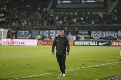  Trener Konas Kija u jakni na 28 stepeni 