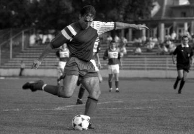  Navijači Vitesea odali poslednji pozdrav bivšem asu Dejanu Čuroviću, koji je nedavno preminuo 