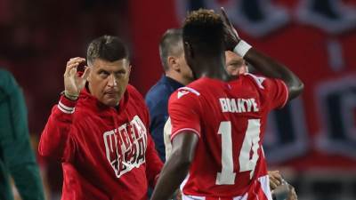  Jang Bojs - Zvezda - Vladan Milojević nervozan pored aut linije 