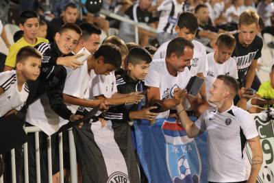  Partizan-Molde-djeca-klinci-na-tribinama 