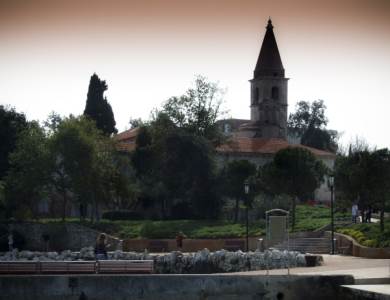  Monasi naplaćuju parking u dvorištu u Puli 