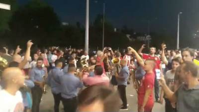  Trubaci-Zvezda-Jang-bojs-trubaci-ispred-stadiona 