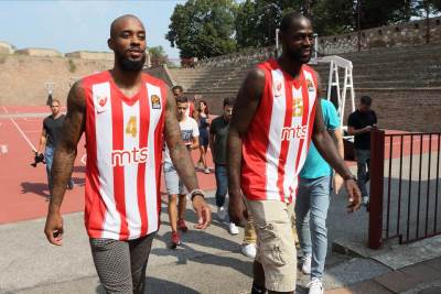  Crvena-zvezda-Bamberg-90-74-prva-utakmica-Lorenca-Brauna-Derika-Brauna-i-Dzejmsa-Gista-za-Zvezdu 