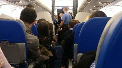  Slijećemo: Kad pilotu kafa u kokpitu pođe po zlu 