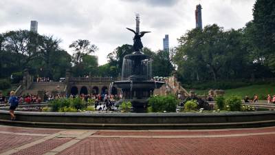  Central park: Spomenik istaknutim ženama 